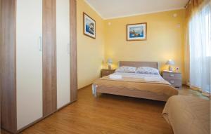 2 Bedroom Awesome Apartment In Zatoglav 