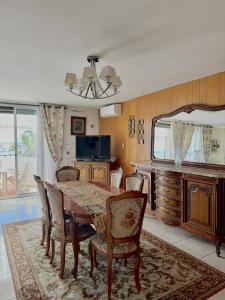 Superbe T2 avec vue sur le port et la mer avec parking privé 4RP221