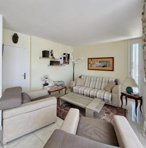 Superbe T2 avec vue sur le port et la mer avec parking privé 4RP221