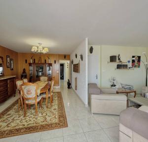 Superbe T2 avec vue sur le port et la mer avec parking privé 4RP221