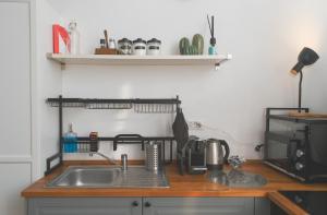 Elenas Apartment - Piramide Metro Station