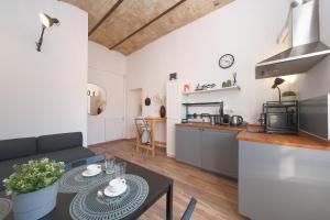 Elenas Apartment - Piramide Metro Station