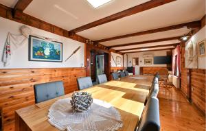 Amazing Home In Petrova Gora With Sauna 