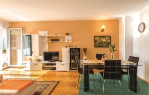 Two-Bedroom Apartment In Ploce