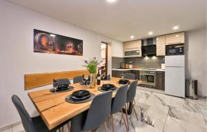 2 Bedroom Cozy Home In Jalzabet 