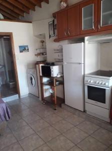 Το πέτρινο σπίτι στην πλατεία