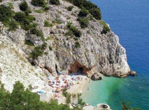 Cozy One Bedroom Apartment with Terrace 