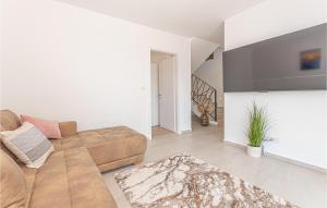 Cozy Home In Jadrija With Heated Swimming Pool 