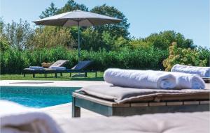 Gorgeous Home In Trosti With Jacuzzi