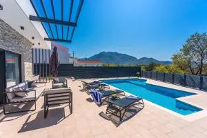 "Casa Mia" Luxury villa with heated swimming pool with jacuzzi - Šestanovac