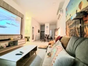 Cozy 2BR Apt near Airport, Town & Vivacity Mall - Kampong Tabuan
