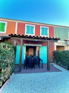 Agréable maisonnette piscine collective 4IDP3031