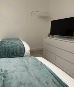 Cozy 3-Bedroom Home Perfect for Work & Leisure