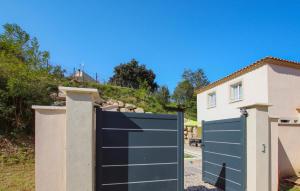 Maisons de vacances Cozy Home In Sauveterre : photos des chambres