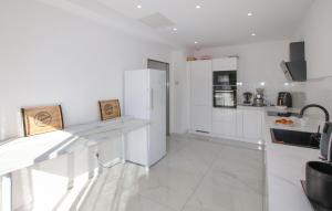 Maisons de vacances Cozy Home In Sauveterre : photos des chambres