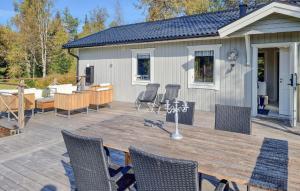 Gorgeous Home In Åsenhöga With Lake View