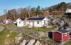 Cozy Home In Kållekärr With Wifi