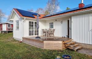 Cozy Home In Kållekärr With Wifi
