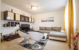 2 Bedroom Stunning Apartment In Fondole 