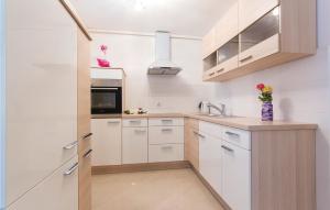 2 Bedroom Stunning Apartment In Fondole