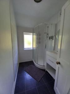 Charming Village Cottage with Hot Tub