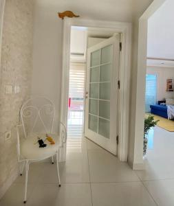 Hygge flat with heated floors & sunny balcony!
