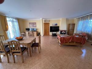 Llanos del Peral - Zurgena - sleeps 6 - R092