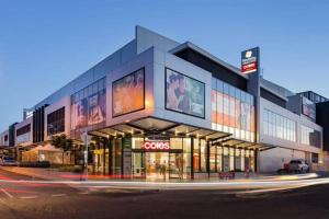 3-Bedroom House near Train Station with Netflix