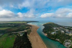 Shamrocks Cove Caravan - Award-Winning Coastal Retreat
