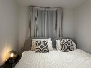 Eastbourne Central Apartment Short and Long Stay welcome