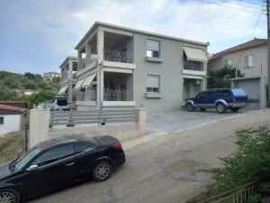 Makarounis Athanasios Apartments - Petalidhion
