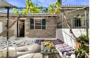 2-Bed Home in Kolivata - Sleeps 4 - WiFi - Parking - Platístoma