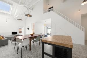 Arneiro Garden House - Country Retreat with BioPool