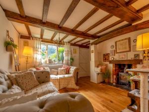 Charming 17th Cent Secluded Country CottageGarden Pass the Keys
