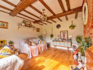 Charming 17th Cent Secluded Country CottageGarden Pass the Keys