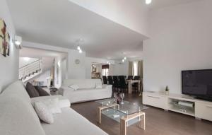 Casa Filipana for 8 people near Pula with volleyball pitch and children playground