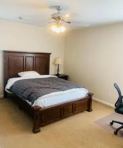 Private Queen Room Cypress 290, TX - Cypress