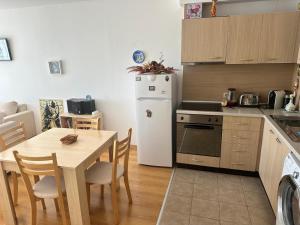 Aspen Golf Apartment with Stunning Mountain View