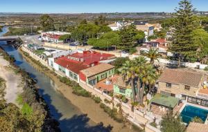 Stunning Home In Chiclana De La Fronter