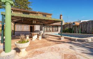Stunning Home In Chiclana De La Fronter