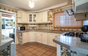 Stunning Home In Chiclana De La Fronter