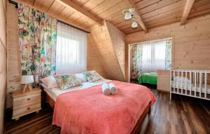 Lovely Apartment In Ratulow With Wifi