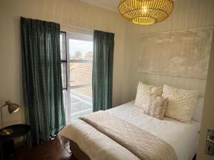 3 bedroom house with magnificent ocean views