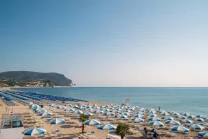 147 - Monolocale con terrazzo al Residence Fior di Mare, con aria condizionata e posto auto - نومانا