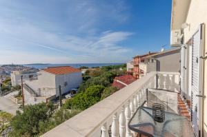 Apartment and Rooms Radojka 