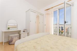 Apartment and Rooms Radojka