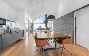 4 Bedroom Amazing Home In Strøby