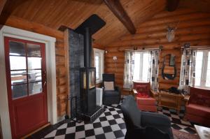 Large Cabin with Stunning Views!