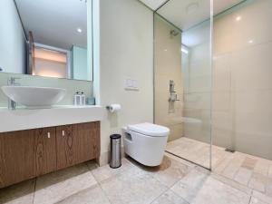 Birds-eye canal view - Walk to CTICC and V&A Waterfront!