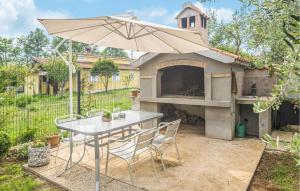 1 Bedroom Lovely Apartment In Novas Vas 